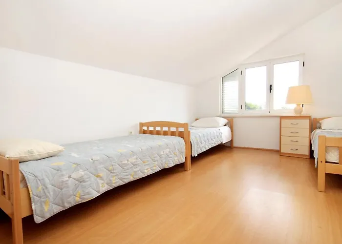 With Parking Space - 4433 קורצולה